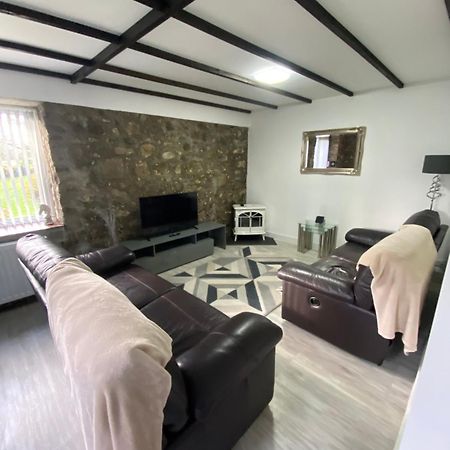 Beautiful Renovated Former Coach House Лланділо Екстер'єр фото