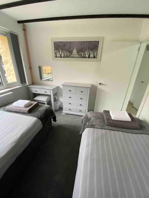 Beautiful Renovated Former Coach House Лланділо Екстер'єр фото