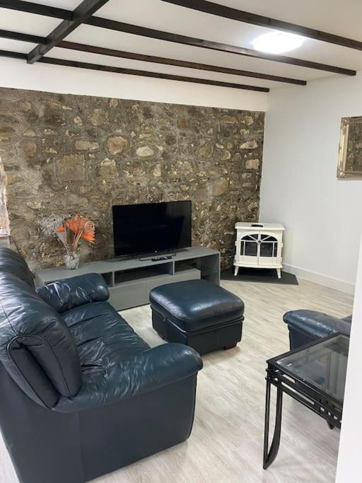 Beautiful Renovated Former Coach House Лланділо Екстер'єр фото