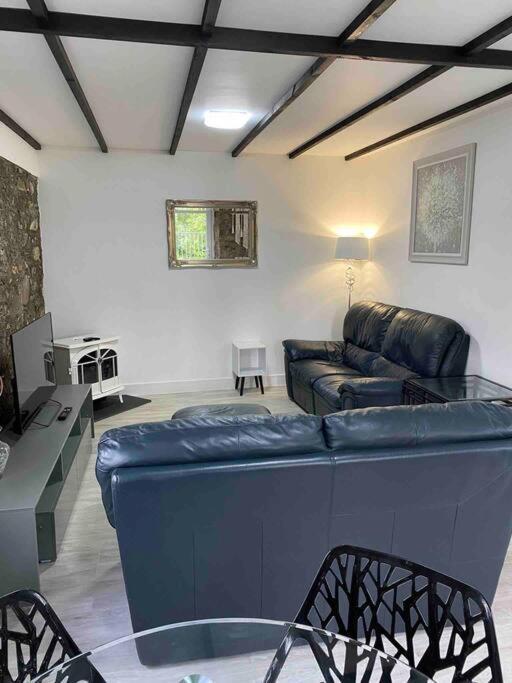 Beautiful Renovated Former Coach House Лланділо Екстер'єр фото