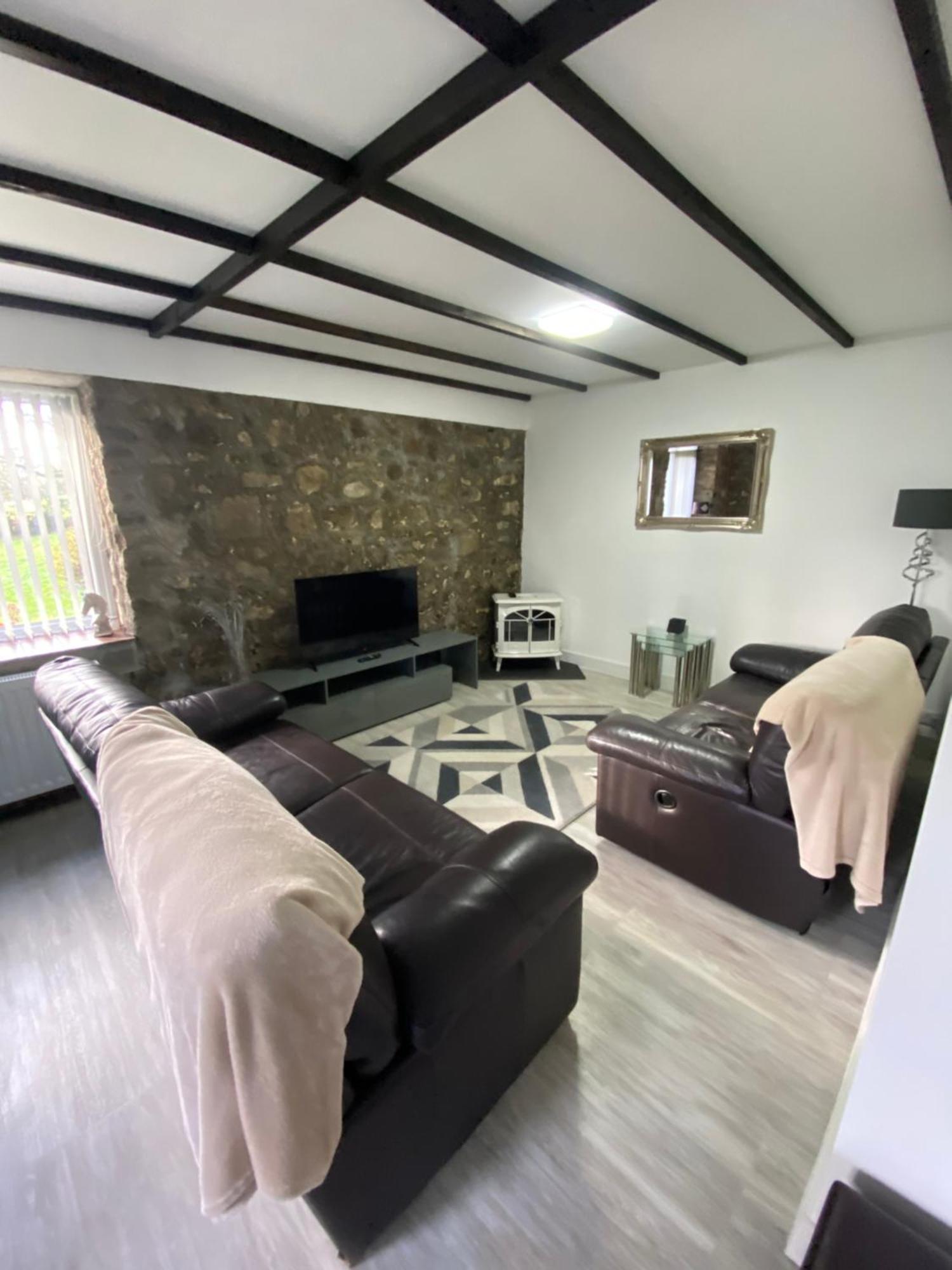 Beautiful Renovated Former Coach House Лланділо Екстер'єр фото