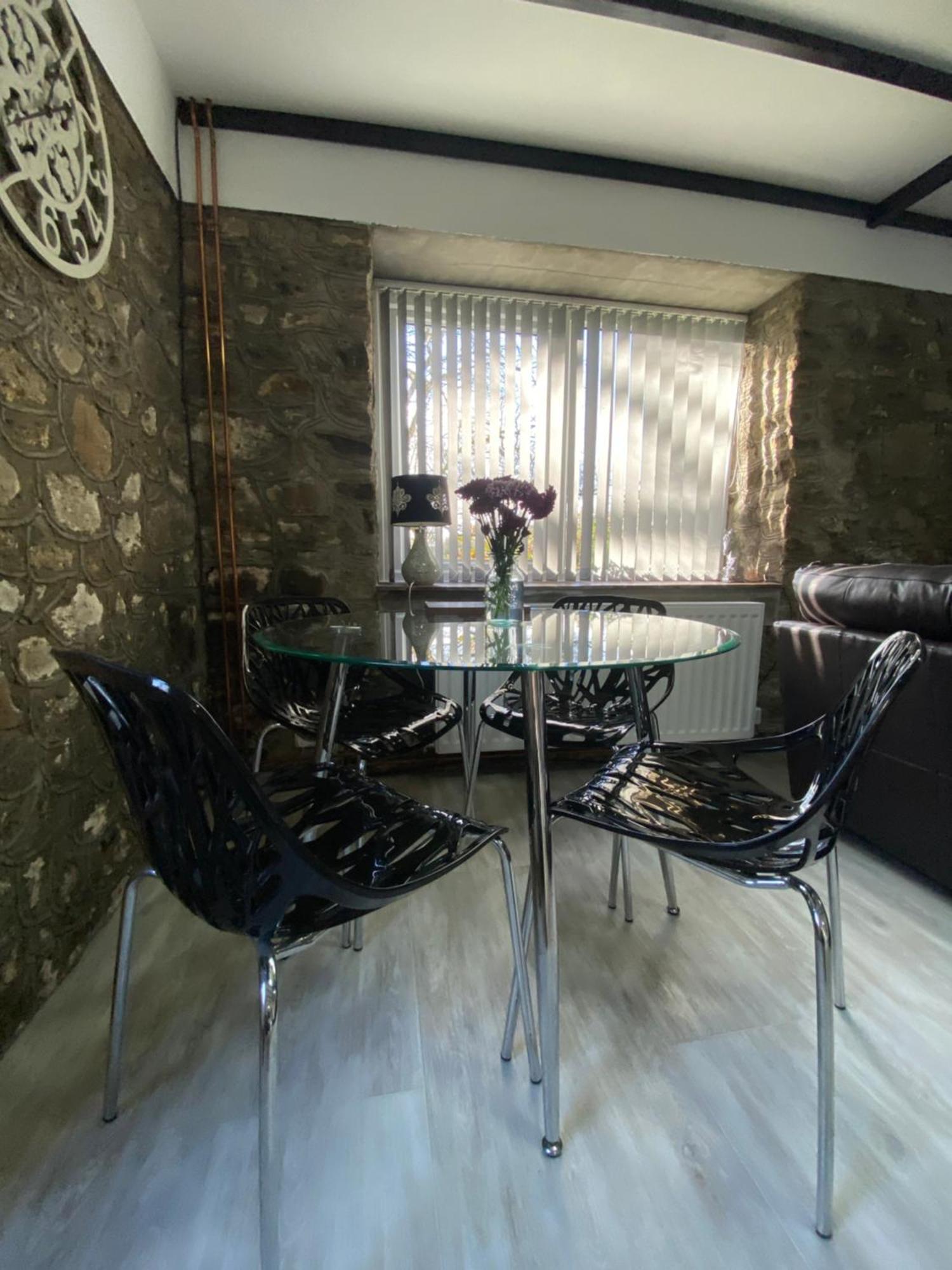 Beautiful Renovated Former Coach House Лланділо Екстер'єр фото